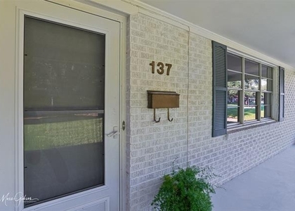 137 Lynn Avenue - Photo 1