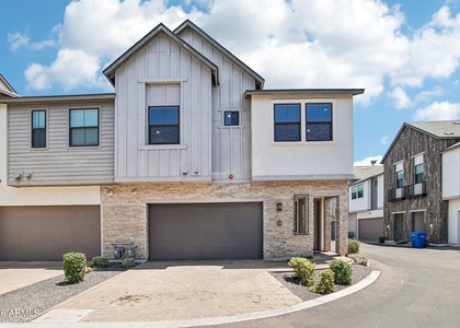 3200 N 39th Street - Photo 1