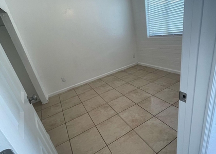 3232 W Jackson Street - Photo 1