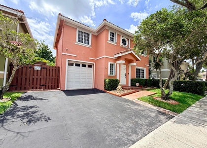 61 Nw 110th Avenue - Photo 1