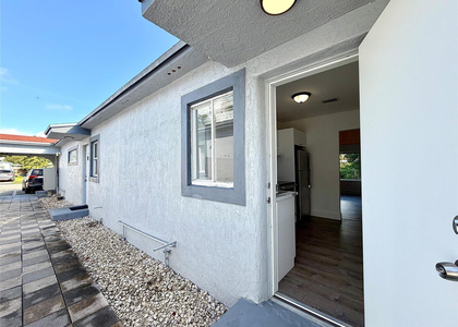 614 Ne 3rd Street - Photo 1