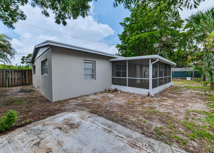 317 Sw 19th Street - Photo 1
