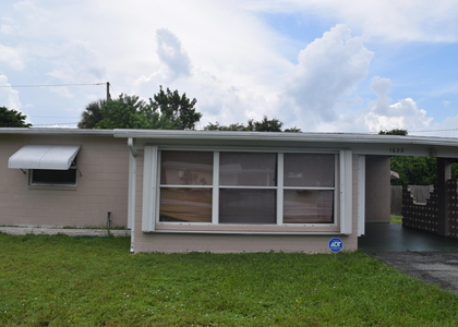 1622 Ne Maureen Court - Photo 1