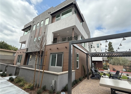 693 S Lyon Street - Photo 1
