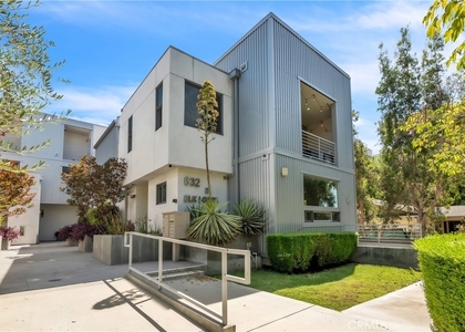532 W Elk Avenue - Photo 1