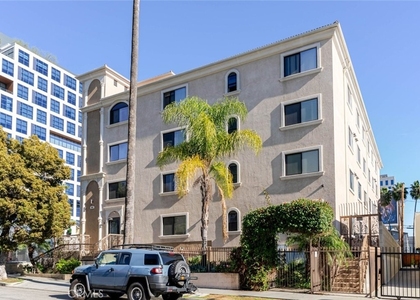 1466 Tamarind Avenue - Photo 1