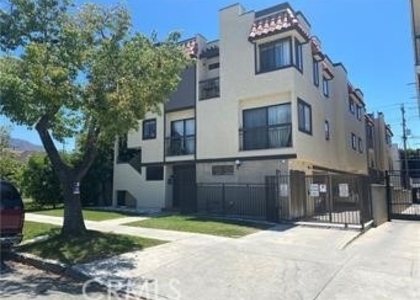 1022 Irving Avenue - Photo 1
