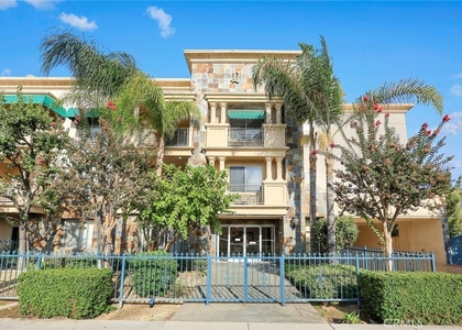 208 N Lincoln Avenue - Photo 1