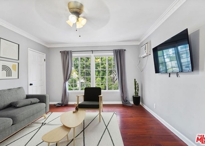 6226 1/2 De Longpre Avenue - Photo 1