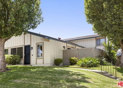 1685 E Avenida De Las Flores - Photo 1