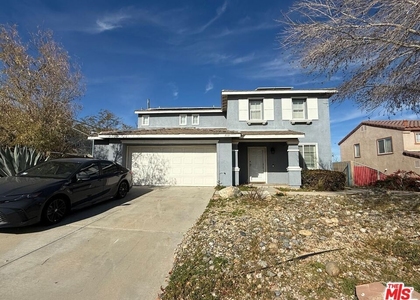 719 W Avenue Q10 - Photo 1