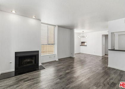 500 S Barrington Avenue - Photo 1