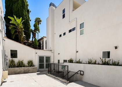 1409 N Hobart Boulevard - Photo 1