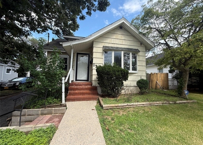 175 S Brookside Avenue - Photo 1