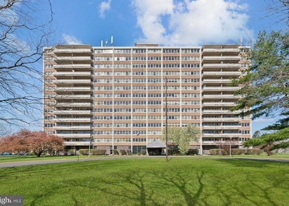 1102 Barclay Towers - Photo 1
