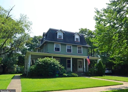 208 Linden Avenue - Photo 1