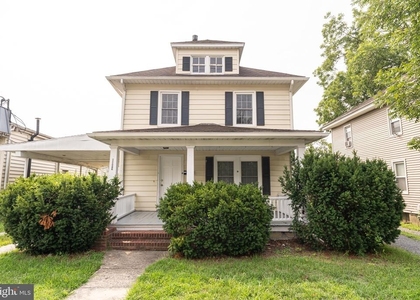 1109 N Division Street - Photo 1
