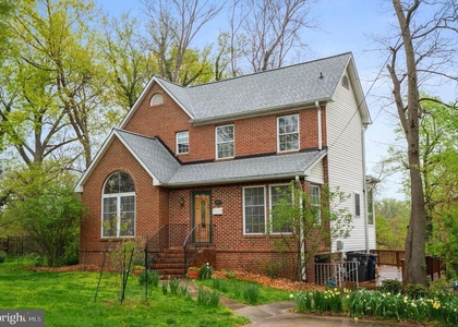 4907 37th Place - Photo 1
