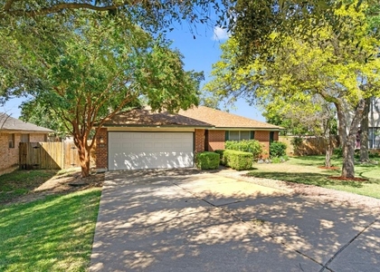 1514 Royce Ln - Photo 1