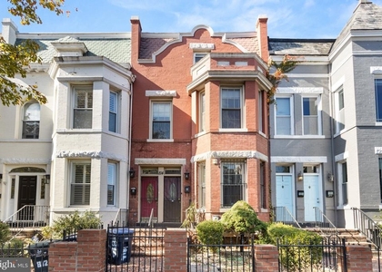 814 11th Street Ne - Photo 1