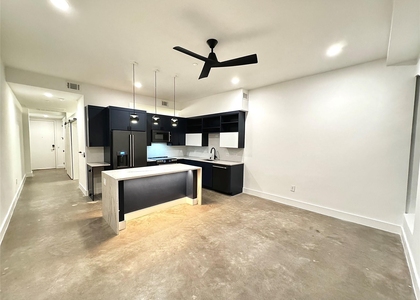 507 Sabine St - Photo 1