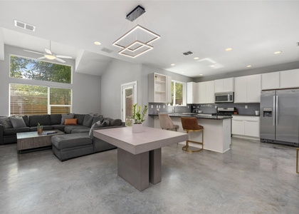 301 W. Stassney Ln - Photo 1