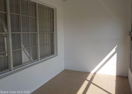636 Hampton Drive Ne - Photo 1