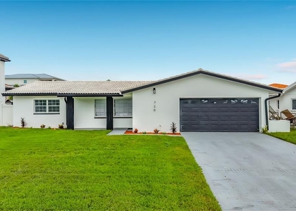 720 Capri Boulevard - Photo 1
