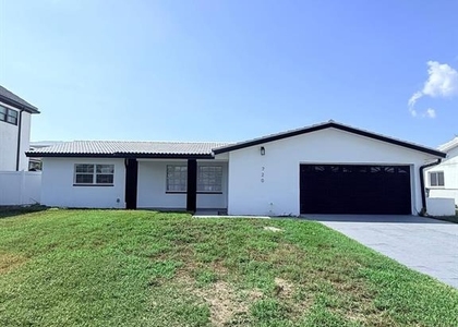 720 Capri Boulevard - Photo 1