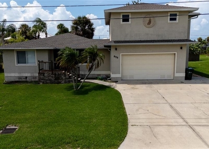 855 Stewart Street - Photo 1
