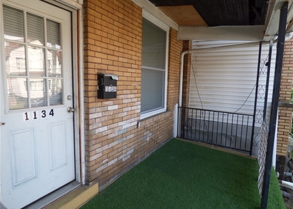 1134 Race St - Photo 1
