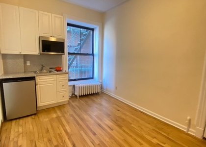 W 72nd St - Photo 1