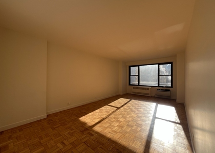 Fourth Avenue - Photo 1