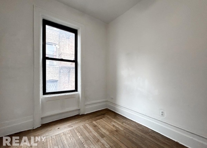 Broadway - Photo 1
