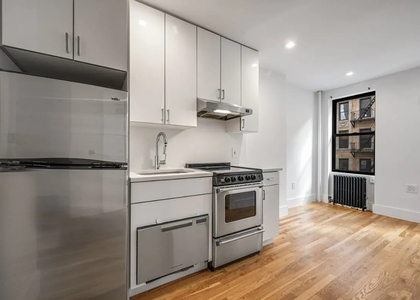  East 9th Street - Photo 1