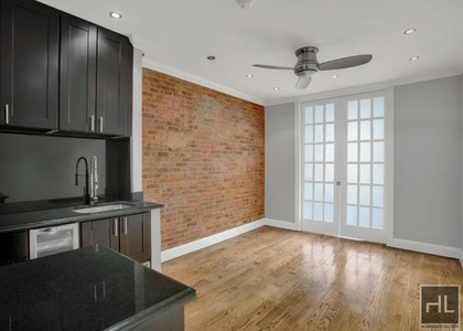 West 52 Street - Photo 1