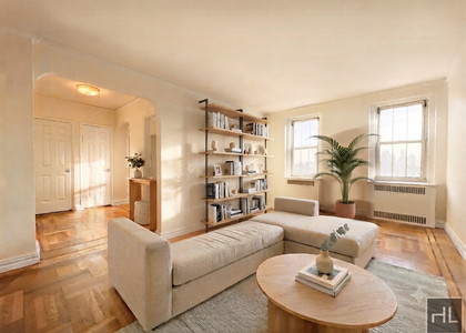 Jane St - Photo 1