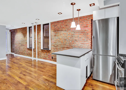 Mulberry Street - Photo 1