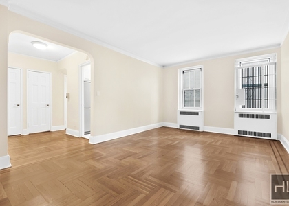 Jane St - Photo 1