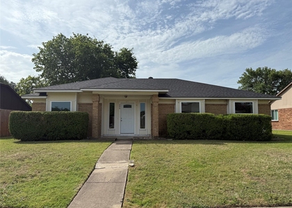 206 E Ridgegate Drive - Photo 1