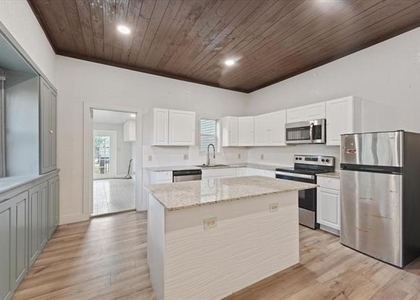 725 S Walnut Street - Photo 1
