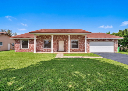 905 Nw 133rd Avenue - Photo 1