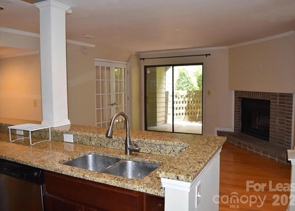 413 W 8th Street - Photo 1