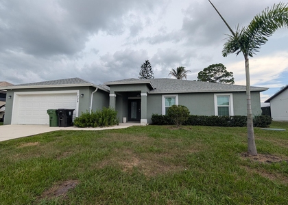 1206 Sw Asturia Avenue - Photo 1