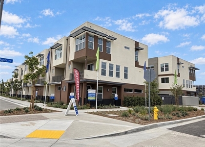652 E Fourth Street - Photo 1