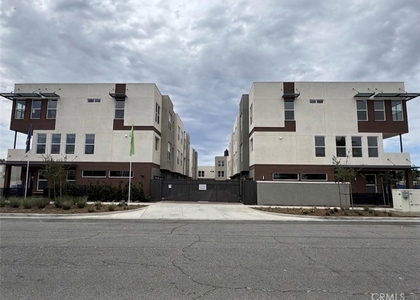 652 E Fourth Street - Photo 1