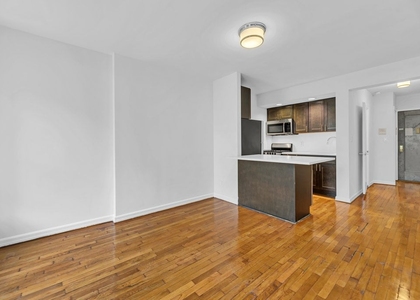 West 49th Street - Photo 1