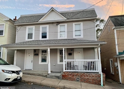 221 Baker Street - Photo 1