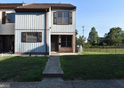 1604 Shenandoah Court - Photo 1