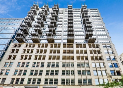 565 W Quincy Street - Photo 1
